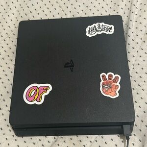 Selling ps4 give me 50-100 bucks all yours